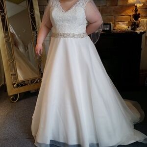 Unaltered Unworn MoriLee Julietta# 3166 circa 2014
